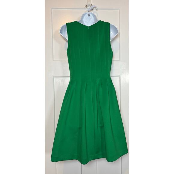 Vince Camuto Fit and Flare Dress Pleated Green Sleeveless Size 6 - Picture 2 of 11